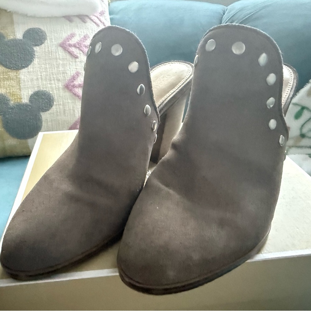 Michael Kors suede Taupe Studded Mules size 8 - Picture 3 of 8